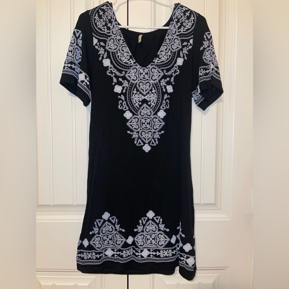 Voll Style. Black Dress w/ embroidered like pattern. Large (Runs Small)